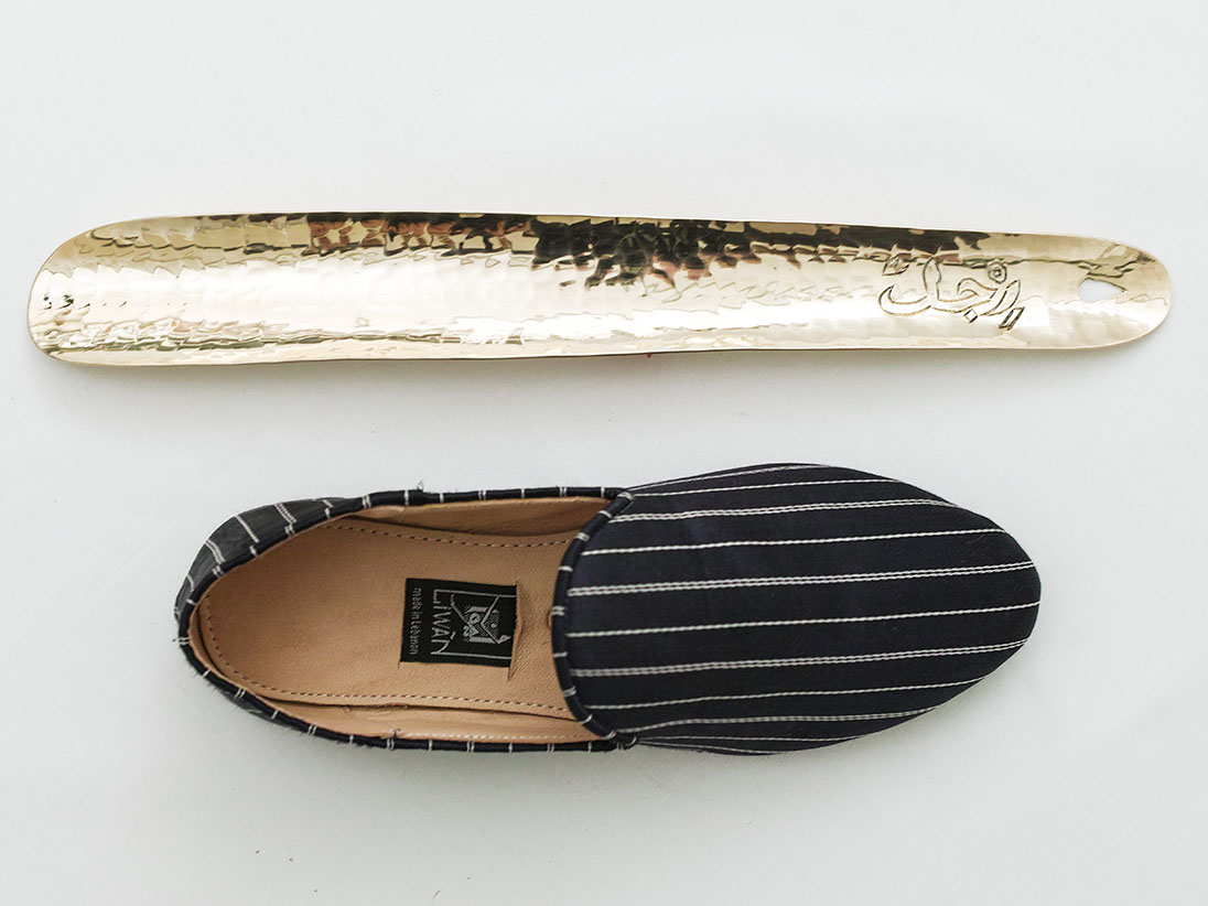 Brass shoehorn